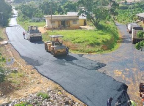 Revêtement bitumineux d'une route réalisée par SOTERIA ENGINEERING